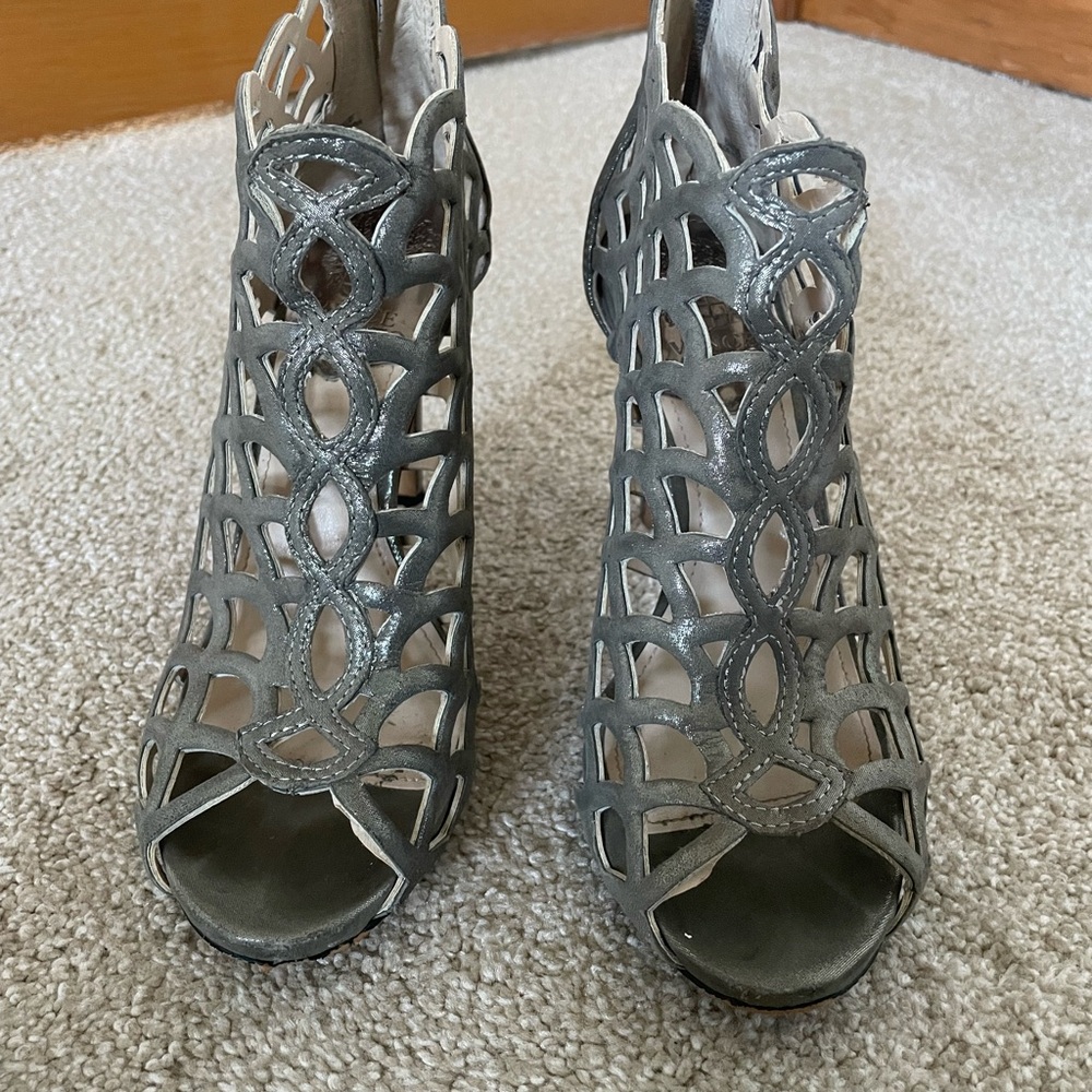 Vince Camuto Gray Heels with Cutout Design